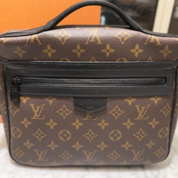 AUTHENTIC Louis Vuitton Trail Messenger Monogram Macassar M46972 MSRP $3,400 - Picture 6 of 8